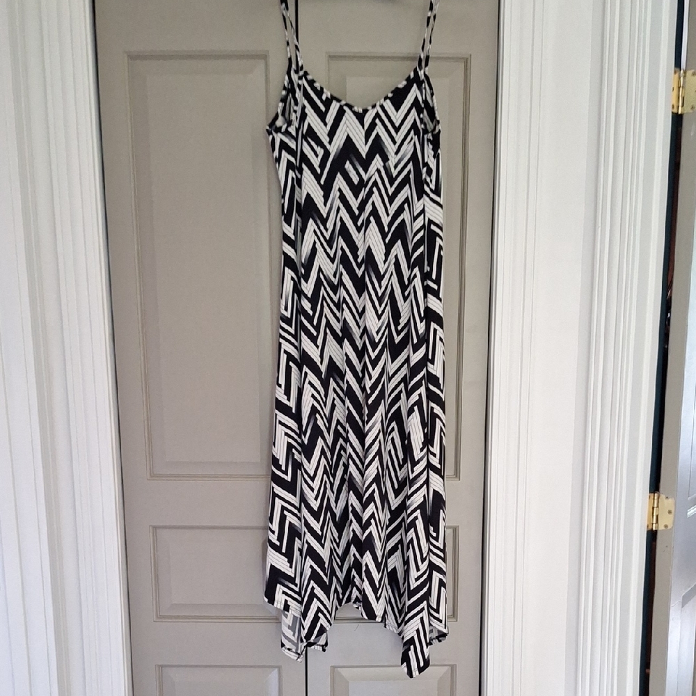 Black and White Zigzag Pattern Dress